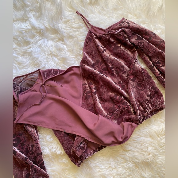 Guess Brand Renaissance Inspired Velvet Blouse, Floral, Purple, Cold Shoulder - Picture 15 of 17